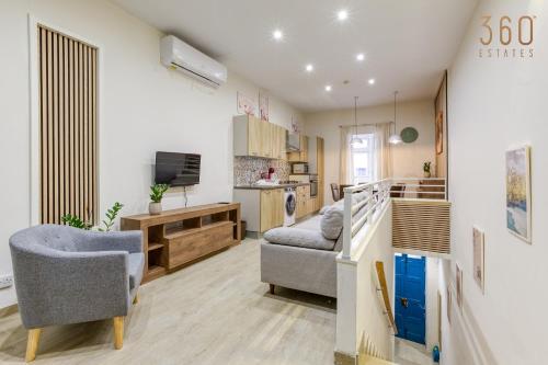 Authentic & Spacious 3BR home with Private Terrace by 360 Estates photo 2