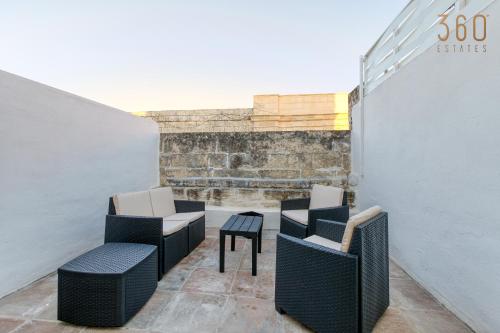 Authentic & Spacious 3BR home with Private Terrace by 360 Estates photo 1