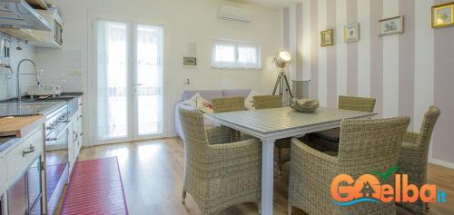 One-Bedroom Apartment image 7