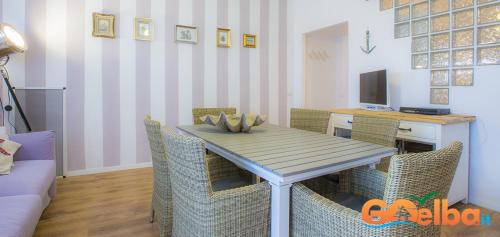 One-Bedroom Apartment image 5