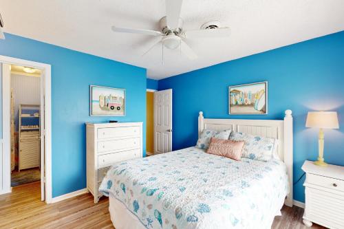 CB05 Cozy Carolina Beach Condo - image 2
