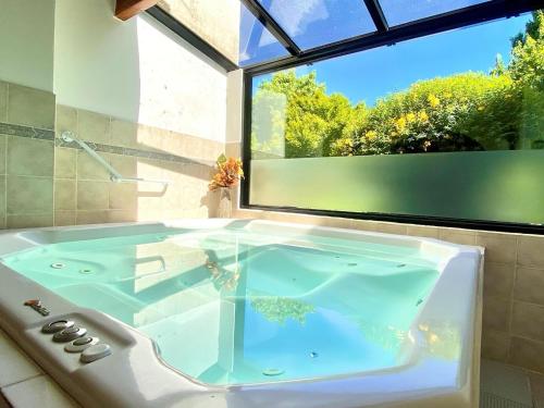 Hot tub, Le Chatelet in San Martin De Los Andes