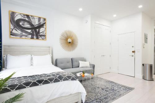 62-3A NEW Prime UES W D in unit Walk 2 C park in New York, USA