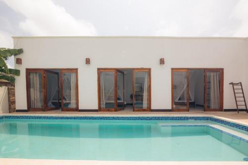 Bukoba Villas - Iris - Private Pool, AC & Wi-Fi