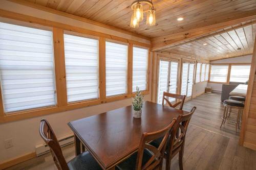 Modern Lake Retreat, Sleeps 8, 5 min to Colgate in Hamilton (NY)