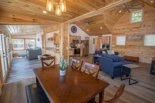 Modern Lake Retreat, Sleeps 8, 5 min to Colgate in Hamilton (NY)