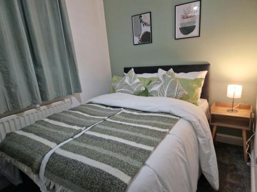 Charming Home in Stourport Sleeps10 with Wifi&Parking by PureStay Short Lets