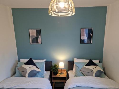 Charming Home in Stourport Sleeps10 with Wifi&Parking by PureStay Short Lets