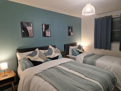 Charming Home in Stourport Sleeps10 with Wifi&Parking by PureStay Short Lets