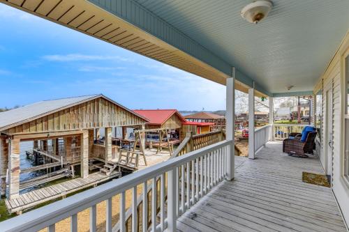 Lakefront Oscar Home with Gas Grill and Boat Dock!