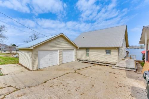 Lakefront Oscar Home with Gas Grill and Boat Dock!