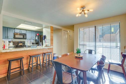 Gainesville Townhome in Ideal Location about 3 Mi to UF!