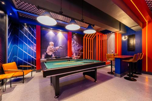 Resort Amenities, Outdoor Kitchen, Themed, Game and Movie Room in Davenport, USA