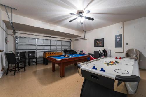 Resort home, Lakeview, private pool near to Disney in Davenport, USA