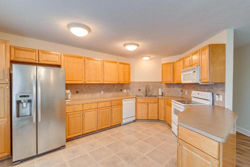 Downtown Kemah Rental about 3 Blocks to Boardwalk! in Kemah (Texas)