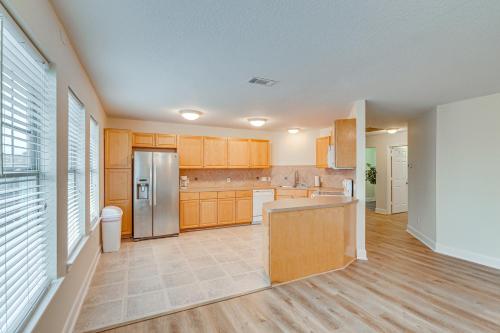 Downtown Kemah Rental about 3 Blocks to Boardwalk! in Kemah (Texas)