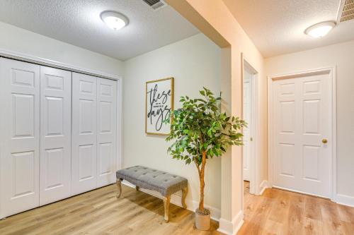 Downtown Kemah Rental about 3 Blocks to Boardwalk! in Kemah, USA
