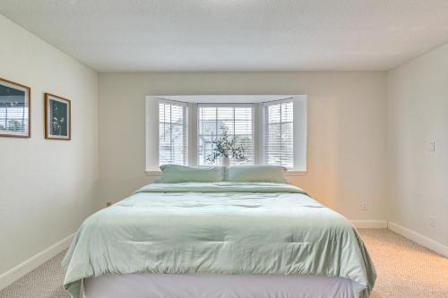 Downtown Kemah Rental about 3 Blocks to Boardwalk! in Kemah (Texas)