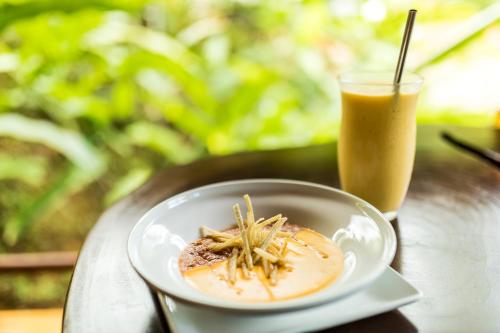 Food and beverages, Drake Bay Getaway Resort by Sandglass in Drake Bay