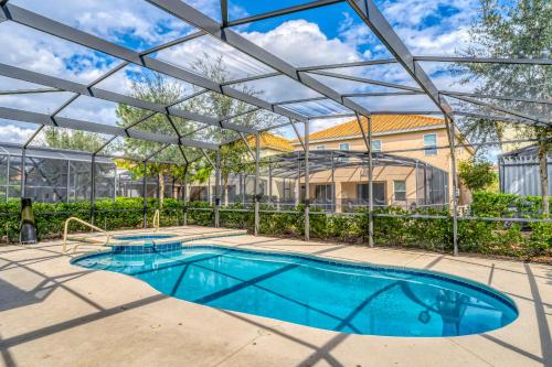 Solterra Resort Pool Home With Spa and Extensive Resort Amenities in Davenport, USA
