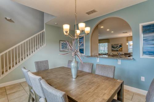 Solterra Resort Pool Home With Spa and Extensive Resort Amenities in Davenport, USA