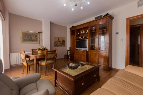 Gracia Suites - Centro y Confort con Parking Gratis, Granada