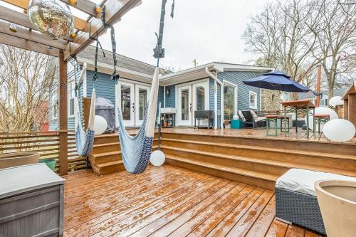 Historic East Nash Sleeps 6 in Nashville, USA