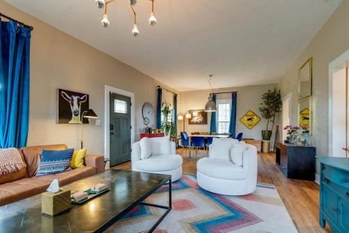 Historic East Nash Sleeps 6 in Nashville, USA