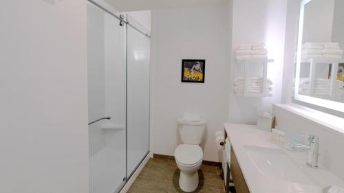 Hampton Inn Riverside Downtown - image 3