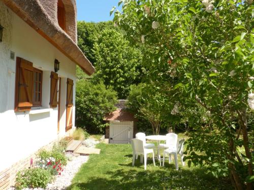 Skats, La Flore De Lys, lovely cottage ideal for 2 adults and 1 bebe in Saint-Jouin-Bruneval