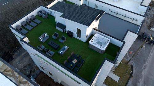 10 Percent OFF Elevator Rooftop with Hot Tub & Views in Nashville, USA