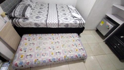 2 double beds, 1 twin bed, 1 futon bed