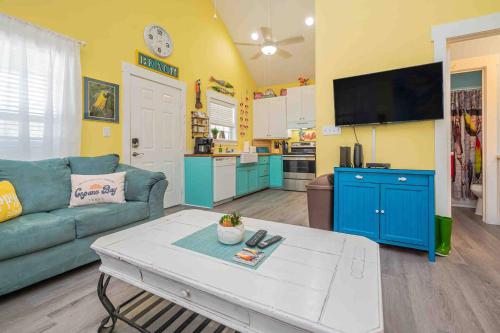 Vibrant Spot! Kids Luv Queen Bunkbed, Pool, Dog Ok in Rockport, USA