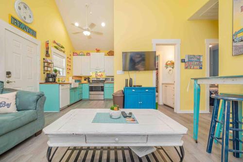 Vibrant Spot! Kids Luv Queen Bunkbed, Pool, Dog Ok in Rockport, USA