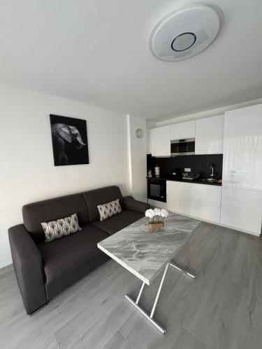 Apartment Juan Les Pins in the heart of town with its merchants
