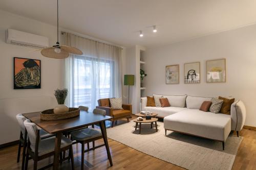 Heart of Athens - Hidden Gem - Elegant 2 Bedroom Flat, Atenas
