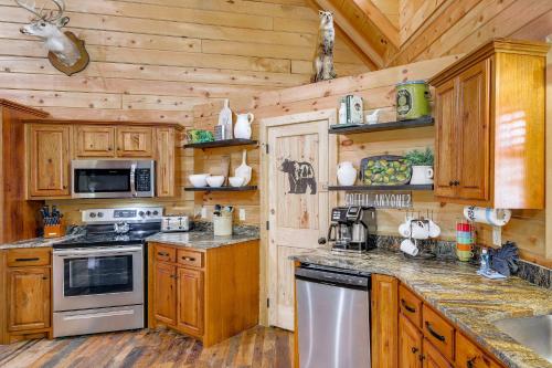 Riverfront Cabin with Hot Tub - 3 Miles to Dollywood