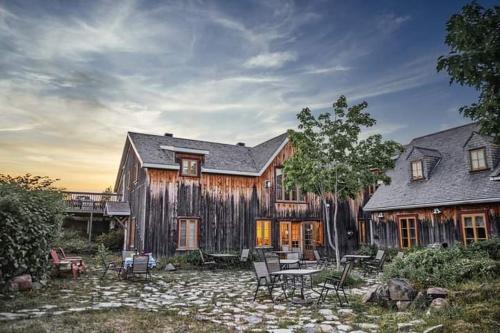 Auberge Le P'tit Bonheur in Saint-Jean-de-l'Île-d'Orléans