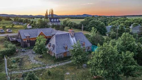 Auberge Le P'tit Bonheur - Accommodation - Saint-Laurent-de-l'ile d'Orleans