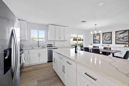 1 Story, 3 BR Home w Hot tub, Pool Grill, Firepit, Las Vegas (foto 6)