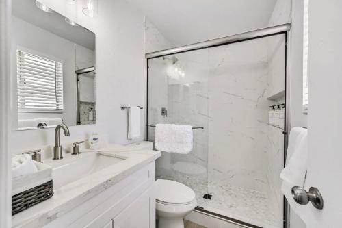 1 Story, 3 BR Home w Hot tub, Pool Grill, Firepit, Las Vegas (foto 10)