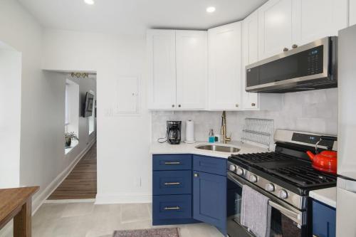 Silverwood Serenity - Balcony and City Views with Parking in Philadelphia, USA