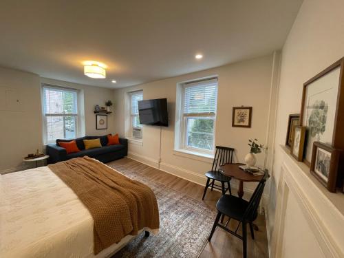 Charming Hillside Retreat in the Heart of Manayunk Charming Hillside Retreat in the Heart of Manayunk