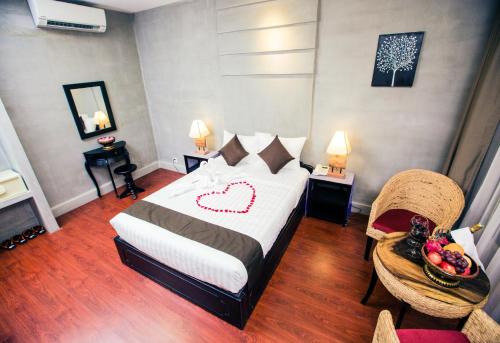room detail thumbnail 1