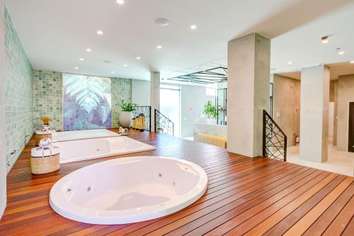 Fürdőszoba, DoubleTree by Hilton - Resort - Foz do Iguaçu (DoubleTree by Hilton - Resort - Foz do Iguacu) in Cararatas