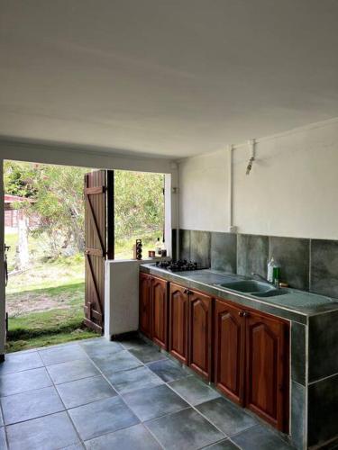 Κουζίνα, Studi 'O' Galerie in Capesterre-de-Marie-Galante