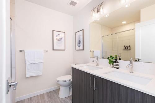 Two-Bedroom Townhouse image 10