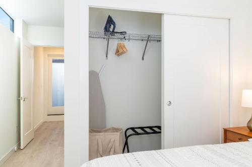 Two-Bedroom Townhouse image 9