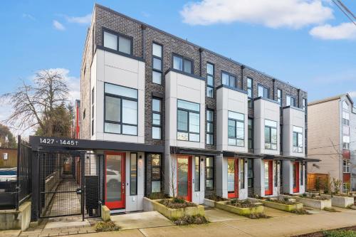Two-Bedroom Townhouse image 5