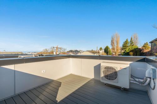 Two-Bedroom Townhouse image 2